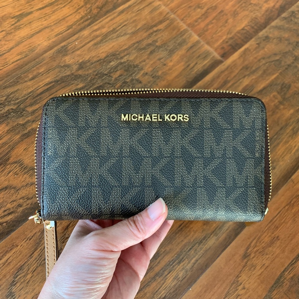 MK Jet Set Travel phone case wallet